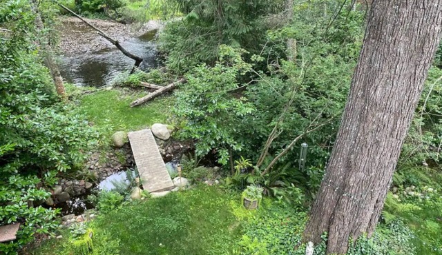 Exceptional Apartment! King Bed, w/Mountain & water views ~ sleeps up to 4.