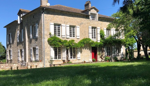 Exceptional, authentic house with park and private pool Spa and Sauna option