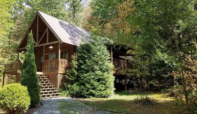 Exceptional Cabin near the New River Gorge, Hot Tub, WiFi -sleeps 8