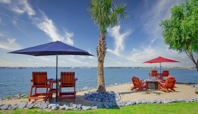EXCEPTIONAL CARIBBEAN STYLE VILLA. UNPARALLELED WATER VIEWS. NON-STOP LUXURY.