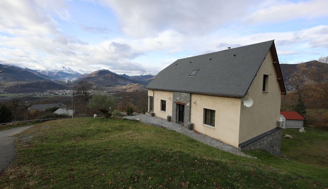 Exceptional chalet overlooking the valley