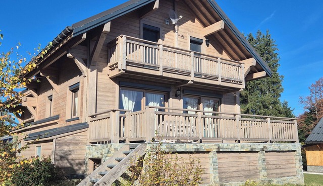 *Exceptional Chalet for Rent in La Féclaz – 4 Bedrooms, Sleeps 10*