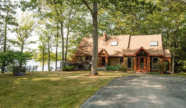 Exceptional, classic Lakefront House on Big Sebago Lake