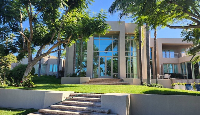 EXCEPTIONAL CONTEMPORARY EXECUTIVE HOME IN RANCHO SANTA FE, CA
