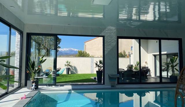 EXCEPTIONAL CONTEMPORARY VILLA CRYSTAL CLASS 5 *