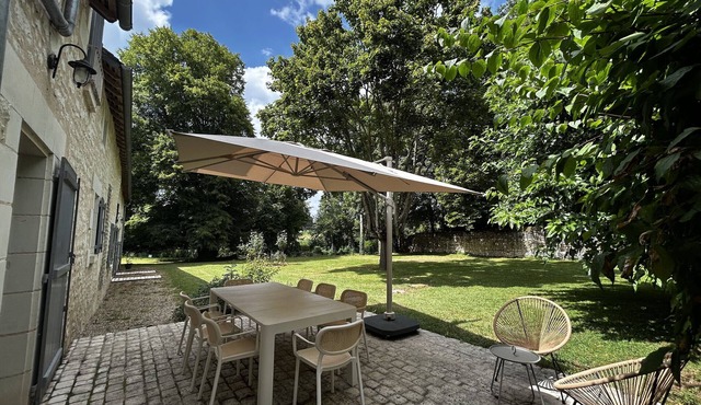 Exceptional Cottage in Lésigny: Charm and Comfort for 8 People