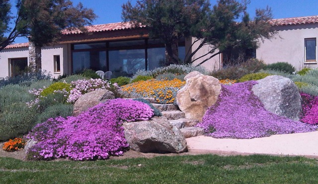 Exceptional double sea view, 100m from a sandy beach, in 3000m2 garden