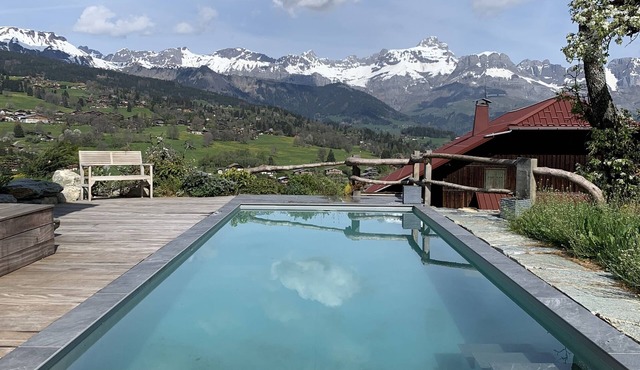Exceptional farmhouse in Combloux, on the Megève ski area, cable car 2 minutes away.