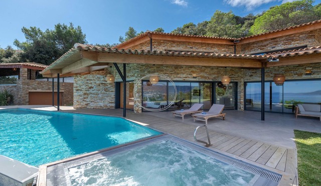 EXCEPTIONAL VILLA IN CAP BÉNAT