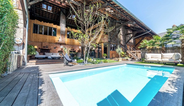 Exceptional urban loft with swimming pool: the ideal address for a dream vacation.