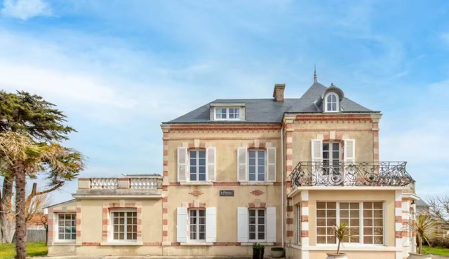 Exceptional residence 80 metres from the beach