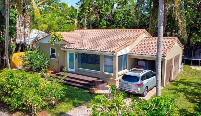 Exceptional Home 8 minutes from the Beach and all the Ft. Lauderdale Action!