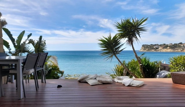 EXCEPTIONAL HOUSE overlooking the sea/8 persons/DIRECT ACCESS TO THE BEACH