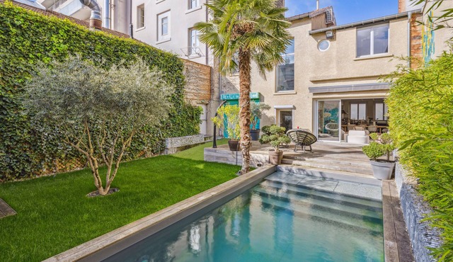 Exceptional house - heart of Lyon - with swimming pool. Family/friend stays