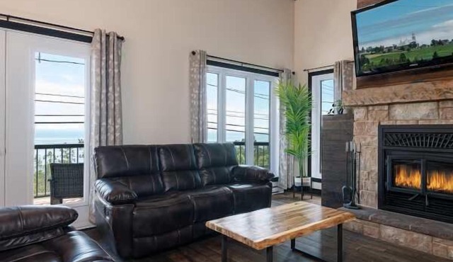 Exceptional house with riverview