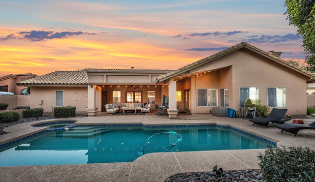 Exceptional Islands Heated Pool/Spa Home! Sleeps 12. 30 Night Min.