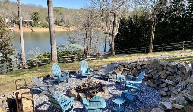 Exceptional Lake Front Property For all Seasons with Lake Nottely Access