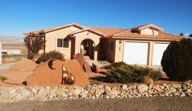 Exceptional Lake Powell View Home, lots of parking!