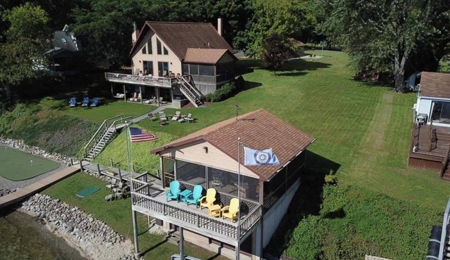 Exceptional Lakefront Getaway, All the Activities & Year Round Comfort