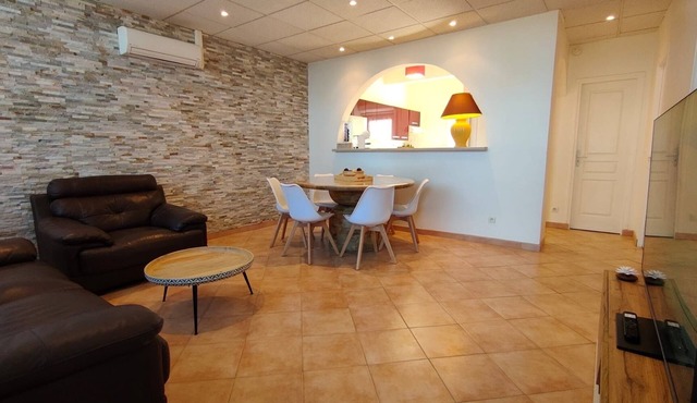 EXCEPTIONAL LOCATION, 50 M FROM THE BEACH, 3-ROOM APARTMENT