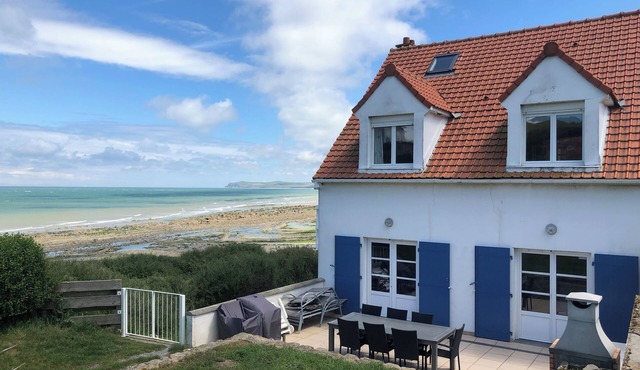 Exceptional location for this family villa on Cap Gris Nez, facing the sea