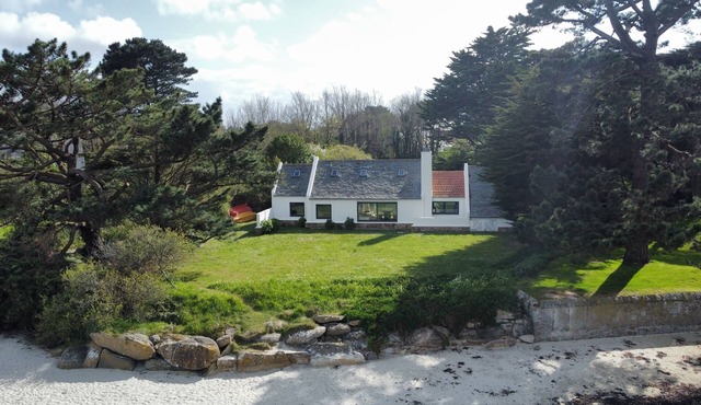 Exceptional location on the beach! Trégastel