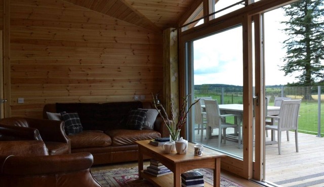 Exceptional lodge in private woodland with luxury steam room