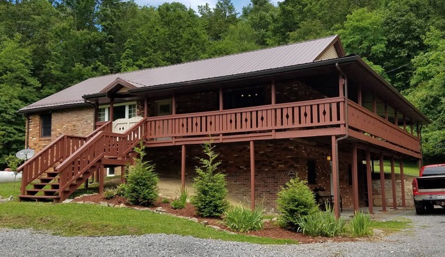 Exceptional Lodging at New River Gorge for the Ultimate Getaway- sleeps 18
