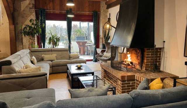 Exceptional longhouse with pool and spa in the heart of the Loire Valley Castles