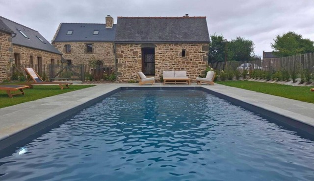 Exceptional manor with swimming pool in Brittany