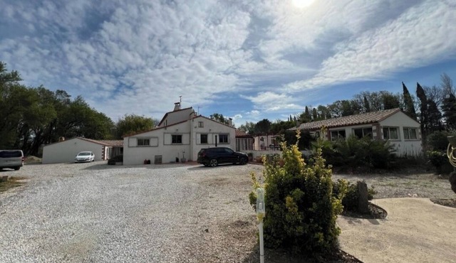 EXCEPTIONAL MAS 20 MIN FROM THE BEACH, 25 MIN FROM SPAIN AND 30 MIN FROM CANIGOU