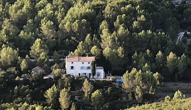 Exceptional Mas 26Om2 swimming pool on 1.3 ha in natural space10km from Avignon