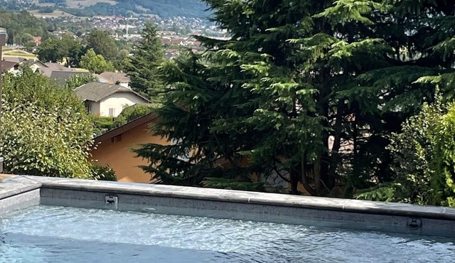 Exceptional mountain view, heated swimming pool, 10 minutes from Lake Annecy