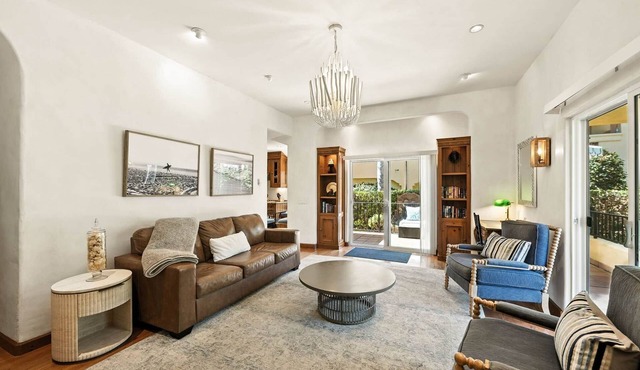 Exceptional Ocean Getaway — blocks to Beach and Funk Zone