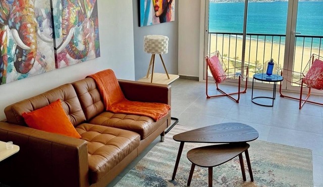 Exceptional Oceanfront Paradise Amazing Views