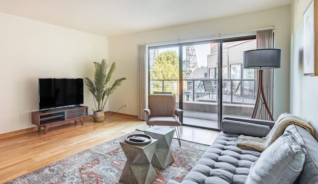 Exceptional Old Town 1BR, near Dining, Bars & Tech Hubs, by Blueground