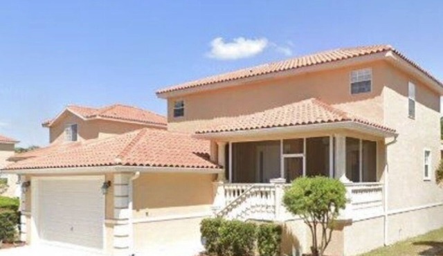 Exceptional, on CANAL - WaterFront House, Dock available! Kayaks & Bikes & Pool!