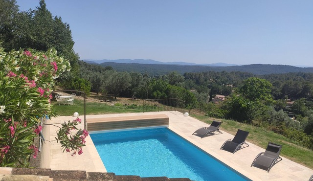 Exceptional panoramic view in a quiet area.