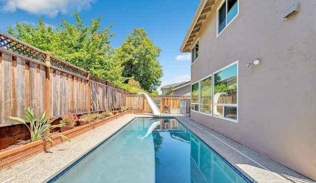 Exceptional/Pool/Mountain view/2300Sqft²/King/4B/2.5B/400MB+Spd