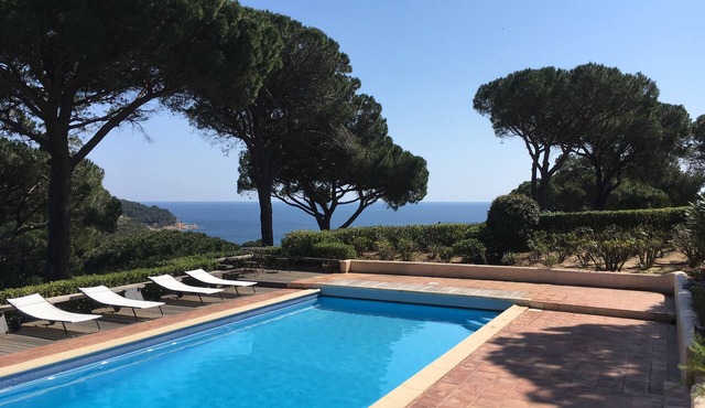 Exceptional property, panoramic sea views, pool, private tennis court, air-con