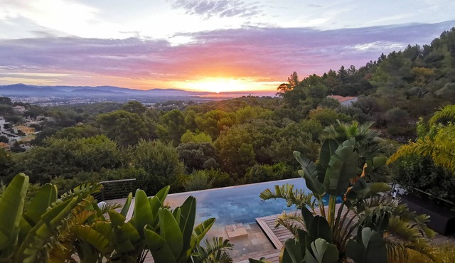 Exceptional property with sea view - swimming pool - spa - gym.