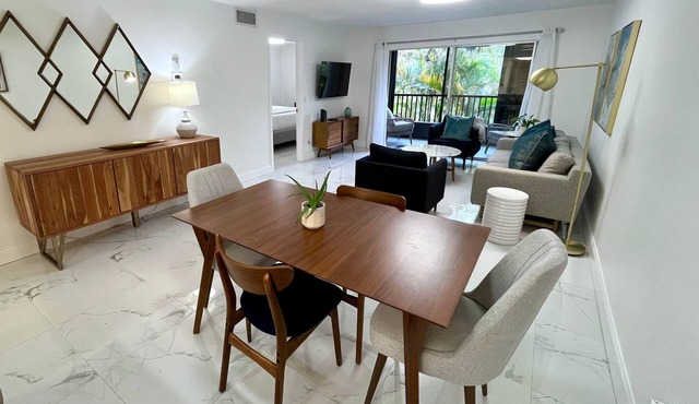 Exceptional remodeled condo, 2 miles from Siesta Key