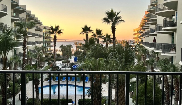 Exceptional reviews Upgrades STUNNING View Indoor Pool Boat Access Fish Cleaning