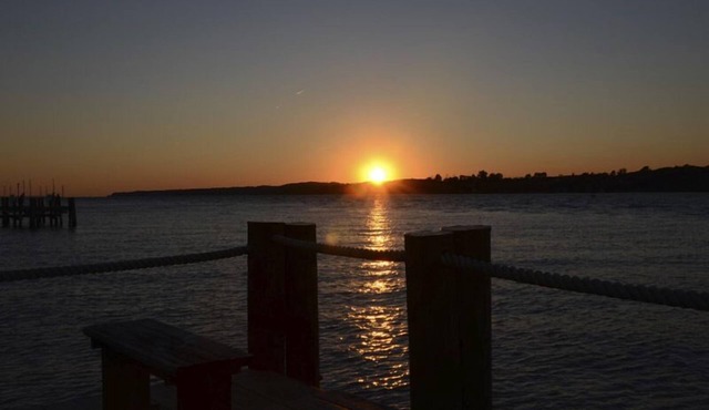 Exceptional River Front Family Retreat! - Dock, Private Beach & Bungalows