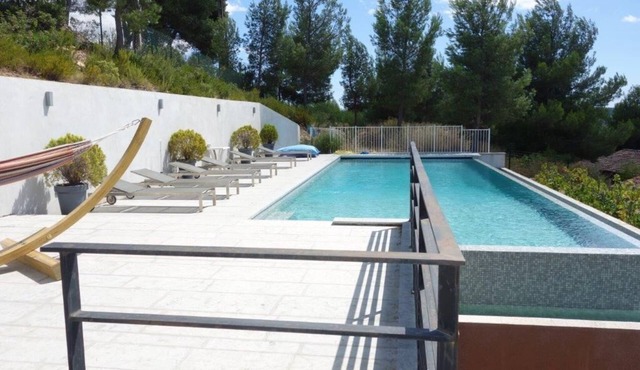 Exceptional sea, original contemporary villa, pool overflow