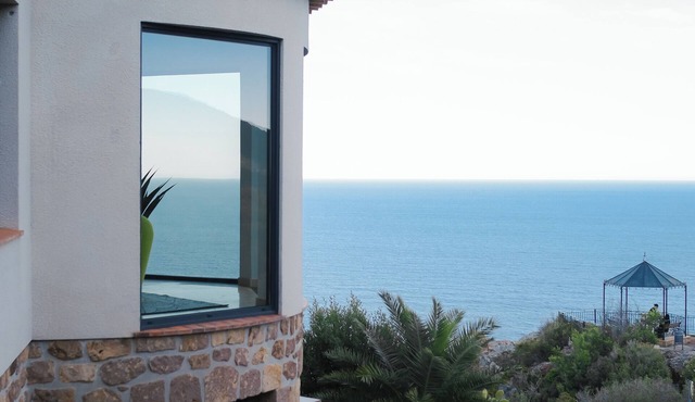 Exceptional sea-view villa with private pool