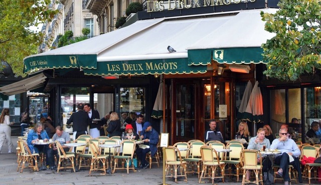 EXCEPTIONAL SETTING ON RUE BUCI TO EXPERIENCE PARIS AT FINEST, SAINT-GERMAIN