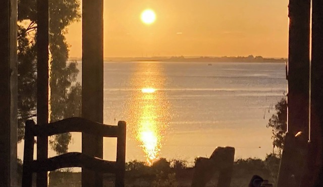 Exceptional site with wide open spaces and family sea access