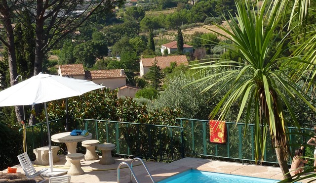 EXCEPTIONAL SITE QUIET, SWIMMING POOL, CLIM, GREEN, PETS OK, between AIX and CASSIS