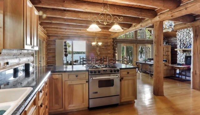 Exceptional six-bedroom log home on Powers Lake -12 minutes from Lake Geneva